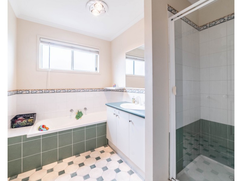 18 Ross Street, White Hills VIC 3550