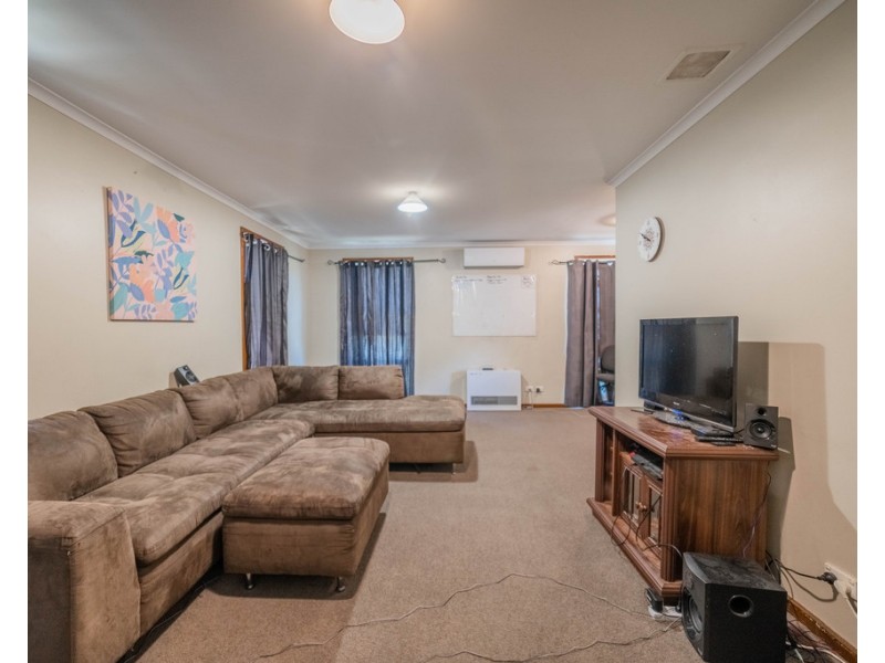 8 Meggs Court, California Gully VIC 3556