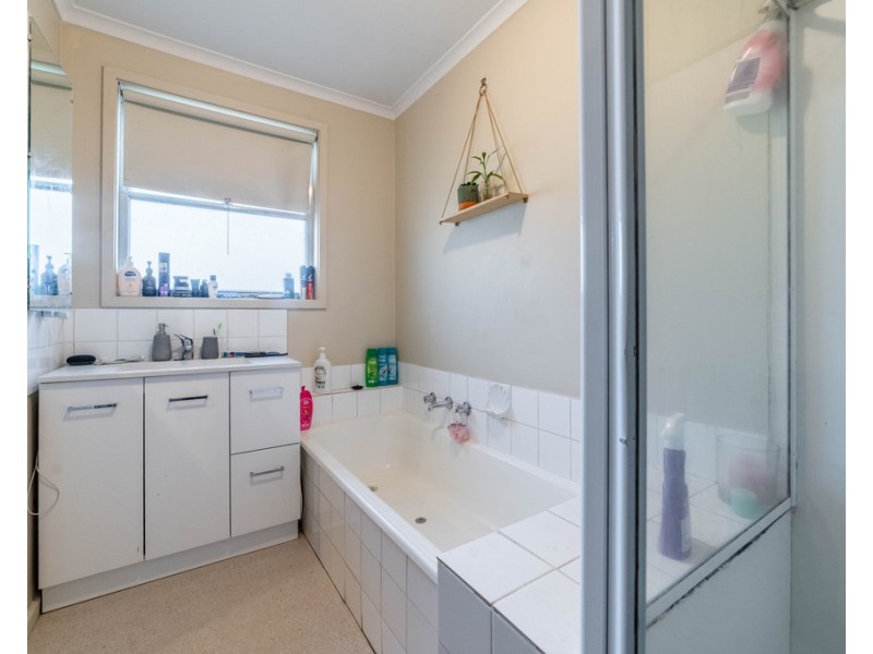 8 Meggs Court, California Gully VIC 3556