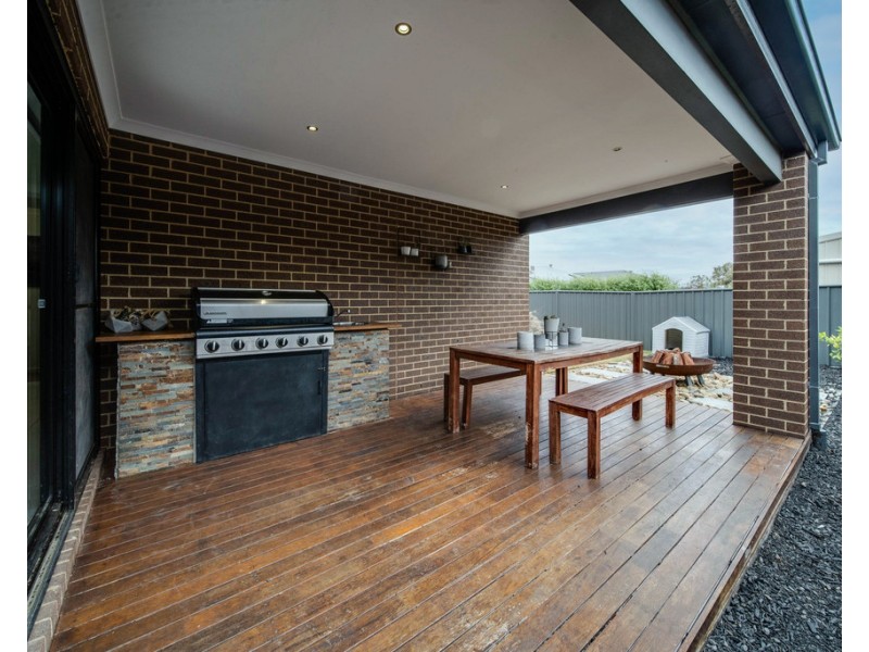 42 Yellowgum Drive, Epsom VIC 3551