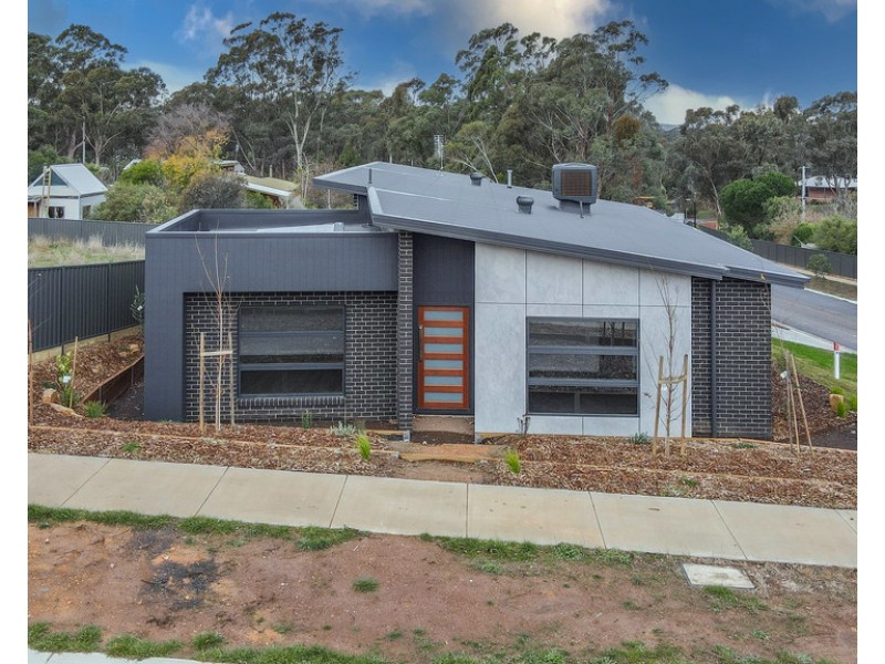 1 Hill View Court, Mckenzie Hill VIC 3451