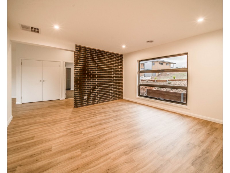 1 Hill View Court, Mckenzie Hill VIC 3451