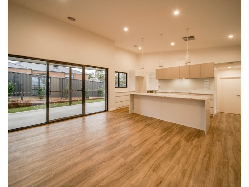 1 Hill View Court, Mckenzie Hill VIC 3451