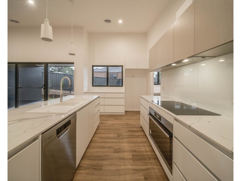 1 Hill View Court, Mckenzie Hill VIC 3451