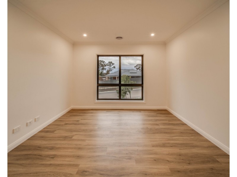 1 Hill View Court, Mckenzie Hill VIC 3451