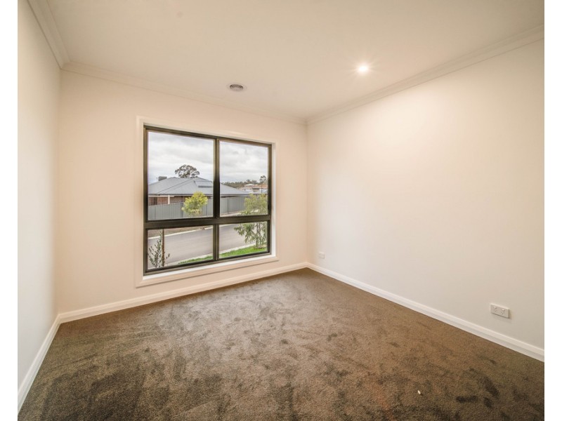 1 Hill View Court, Mckenzie Hill VIC 3451