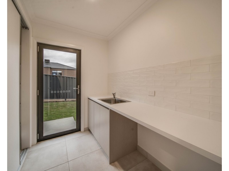 1 Hill View Court, Mckenzie Hill VIC 3451