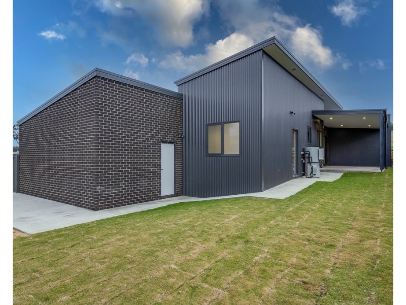 1 Hill View Court, Mckenzie Hill VIC 3451