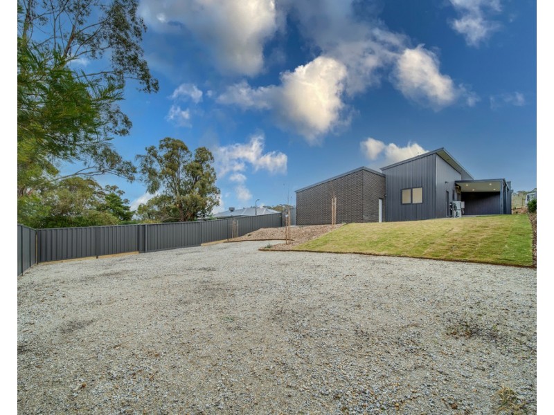 1 Hill View Court, Mckenzie Hill VIC 3451