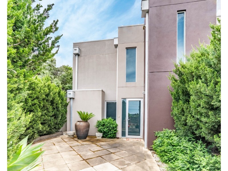 2/374 Barnard Street, Ironbark VIC 3550