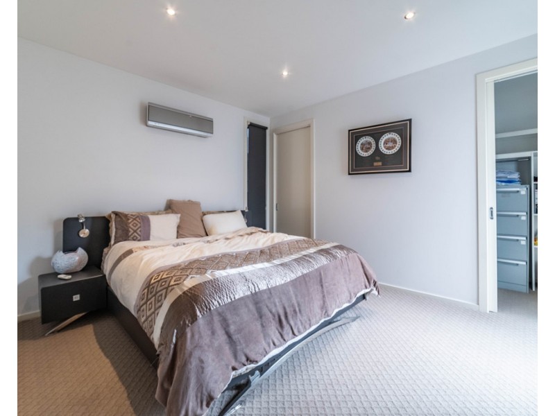 2/374 Barnard Street, Ironbark VIC 3550