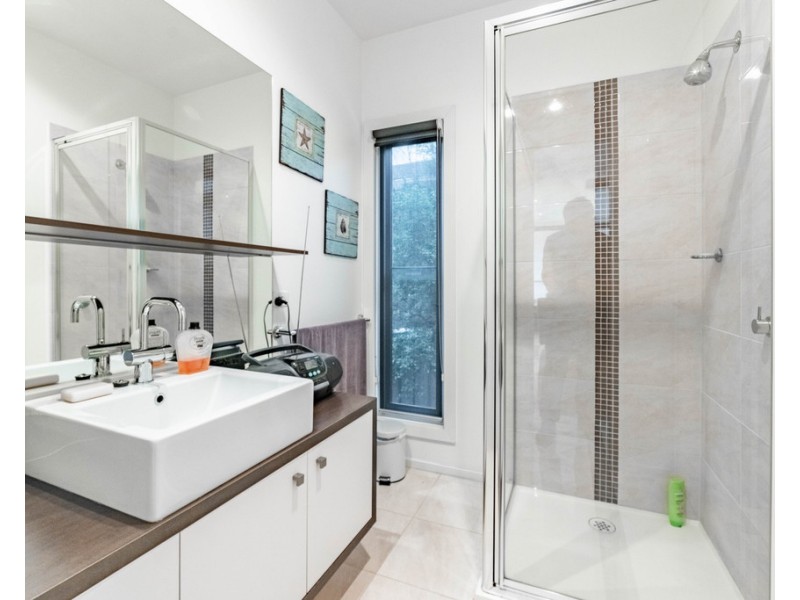 2/374 Barnard Street, Ironbark VIC 3550