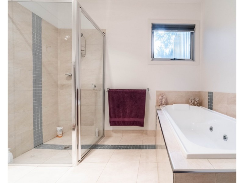 2/374 Barnard Street, Ironbark VIC 3550