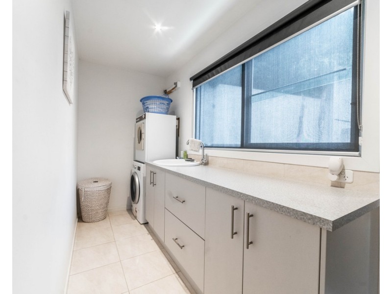 2/374 Barnard Street, Ironbark VIC 3550