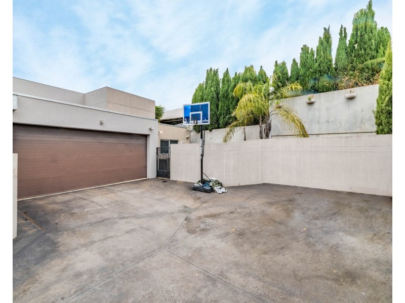 2/374 Barnard Street, Ironbark VIC 3550