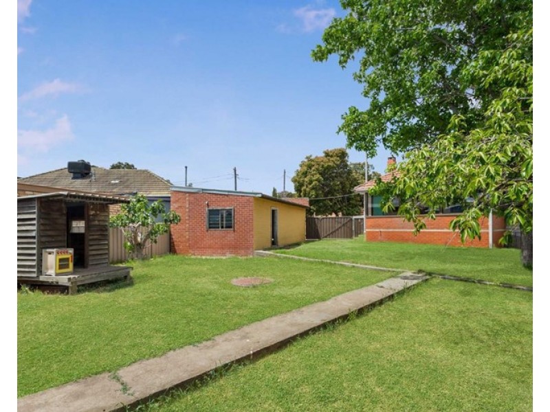 142 Gladstone Street, Quarry Hill VIC 3550