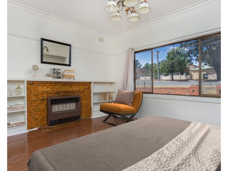 142 Gladstone Street, Quarry Hill VIC 3550