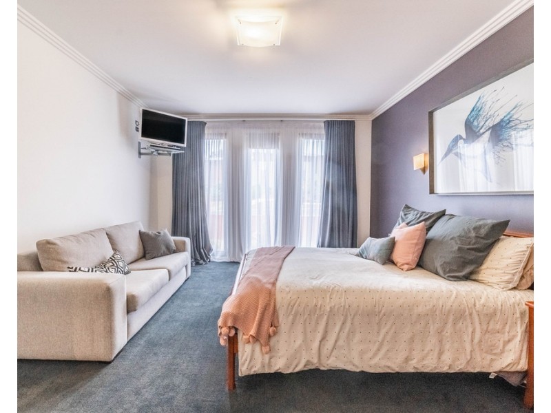 10 Claremont Terrace, Strathdale VIC 3550