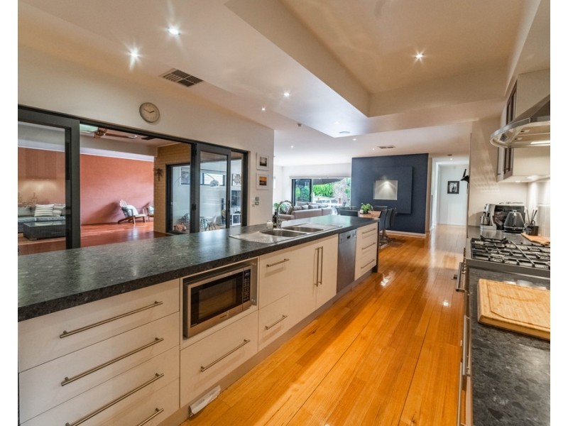 10 Claremont Terrace, Strathdale VIC 3550