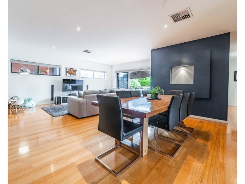 10 Claremont Terrace, Strathdale VIC 3550