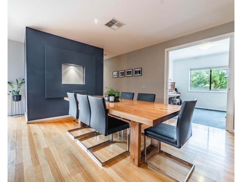 10 Claremont Terrace, Strathdale VIC 3550