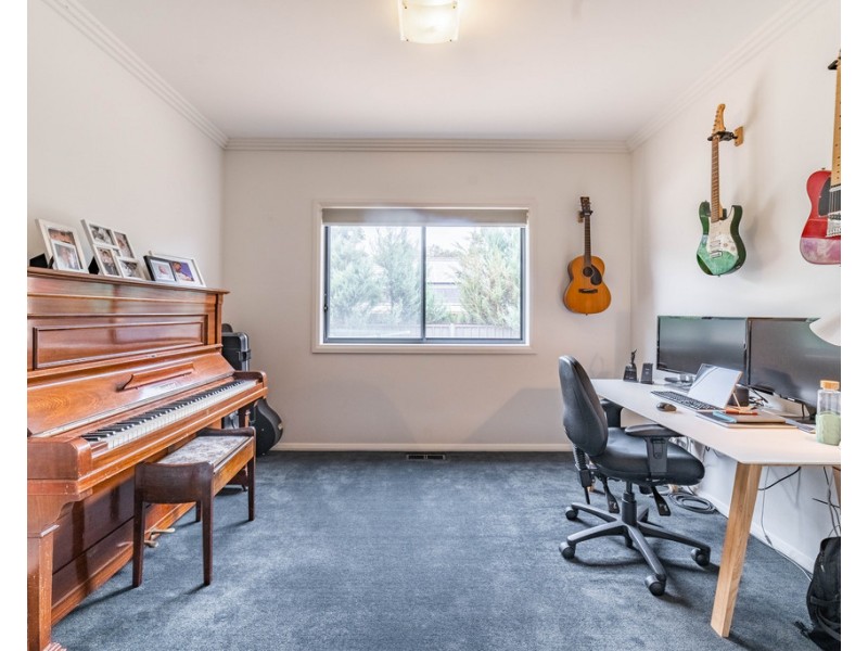 10 Claremont Terrace, Strathdale VIC 3550
