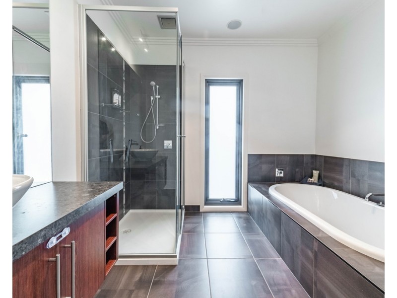 10 Claremont Terrace, Strathdale VIC 3550