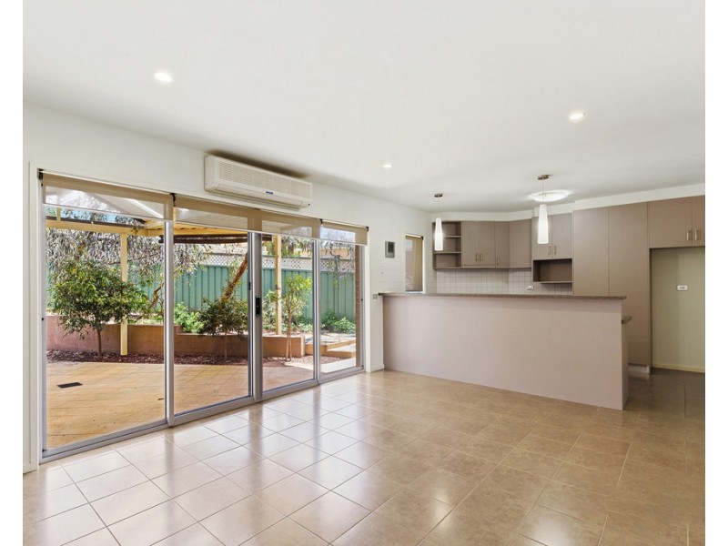 4/7A Curtin Street, Kennington VIC 3550