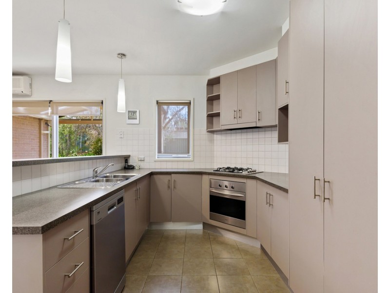 4/7A Curtin Street, Kennington VIC 3550