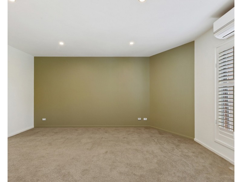 4/7A Curtin Street, Kennington VIC 3550