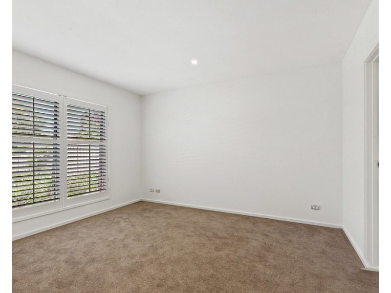 4/7A Curtin Street, Kennington VIC 3550