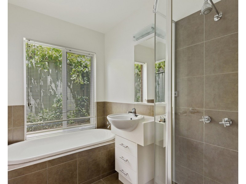 4/7A Curtin Street, Kennington VIC 3550