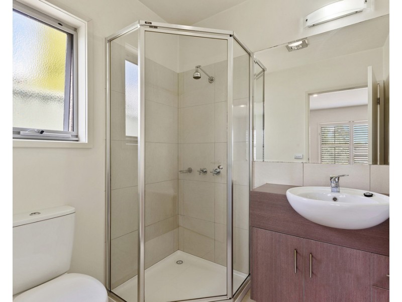 4/7A Curtin Street, Kennington VIC 3550