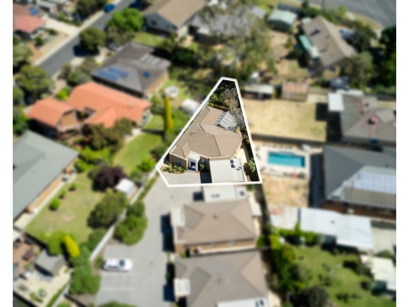 4/7A Curtin Street, Kennington VIC 3550