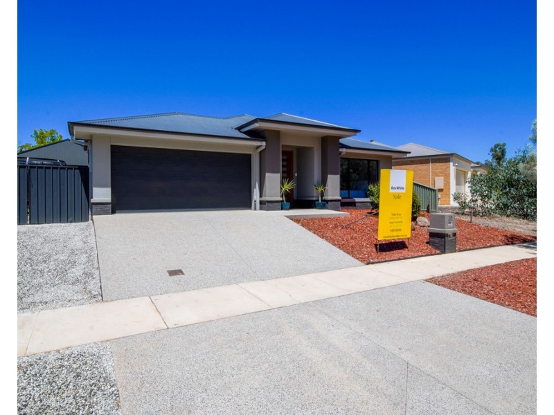 26 Inverness Drive, Junortoun VIC 3551