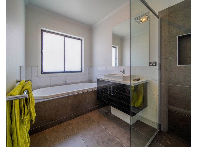 26 Inverness Drive, Junortoun VIC 3551