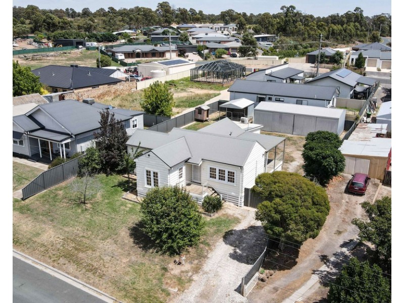 14 Walker Street, Long Gully VIC 3550