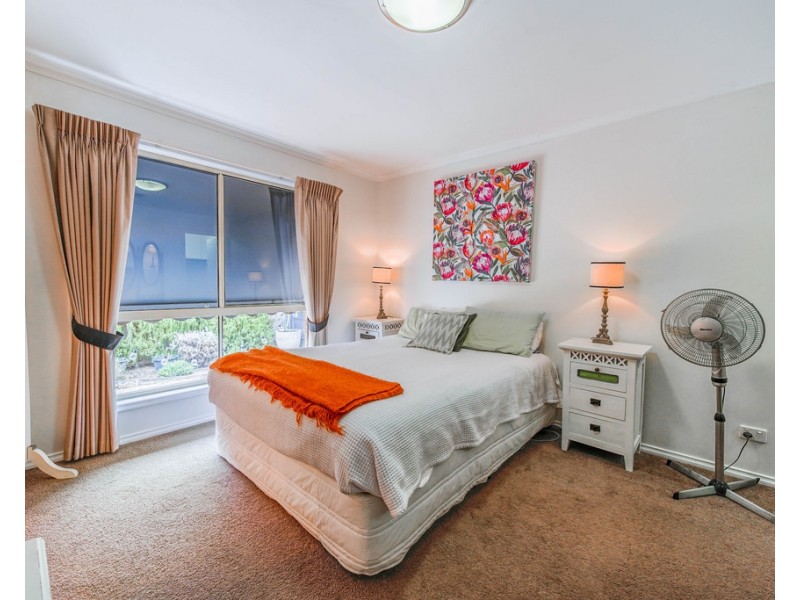 2/9 Sovereign Gardens, Kangaroo Flat VIC 3555