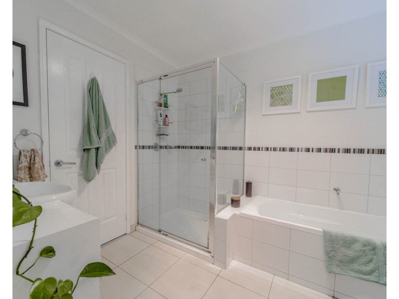 2/9 Sovereign Gardens, Kangaroo Flat VIC 3555