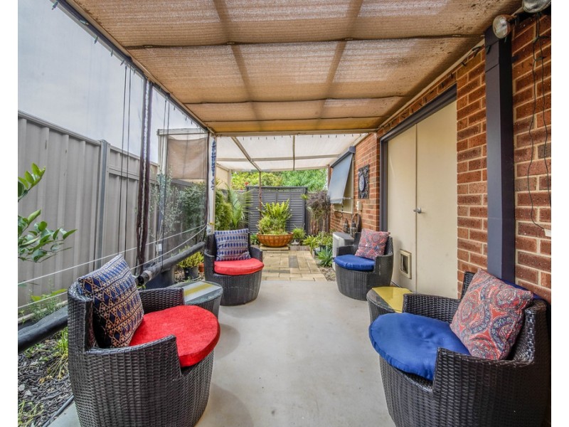 2/9 Sovereign Gardens, Kangaroo Flat VIC 3555