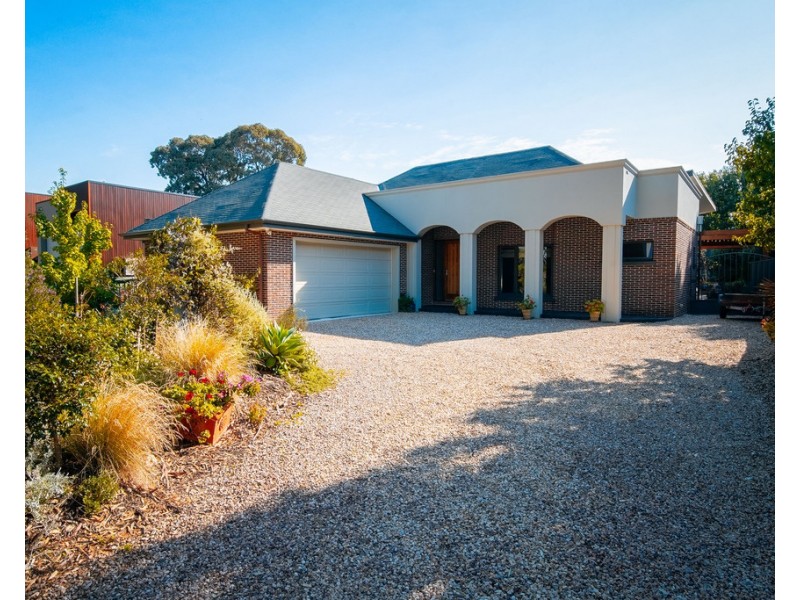 29 Cousins Street, Strathdale VIC 3550
