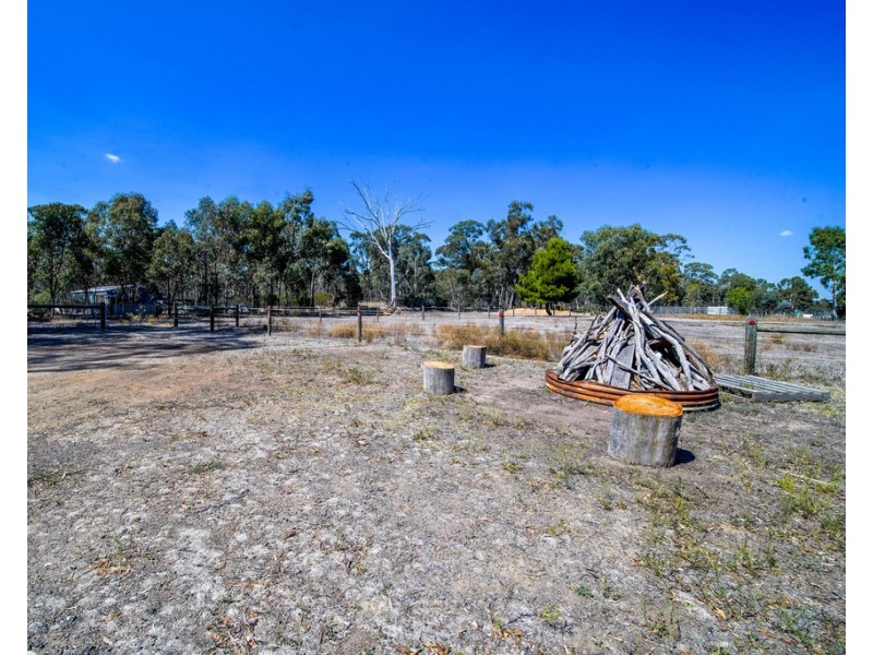 60 Golf Course Road, Ascot VIC 3364