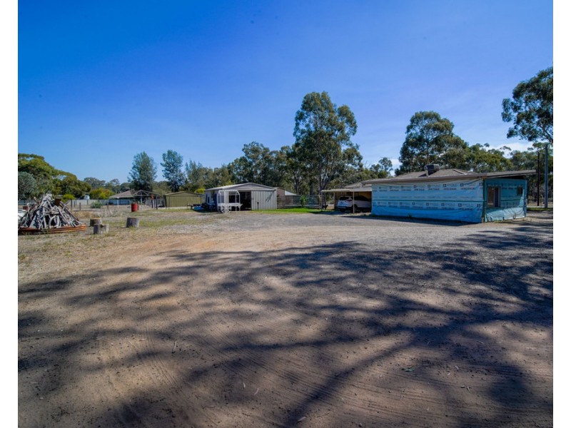 60 Golf Course Road, Ascot VIC 3364