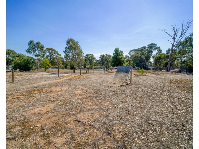 60 Golf Course Road, Ascot VIC 3364