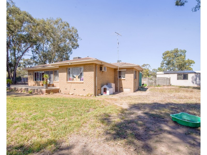 60 Golf Course Road, Ascot VIC 3364