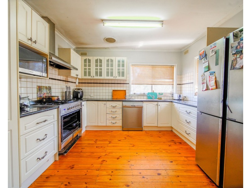 60 Golf Course Road, Ascot VIC 3364