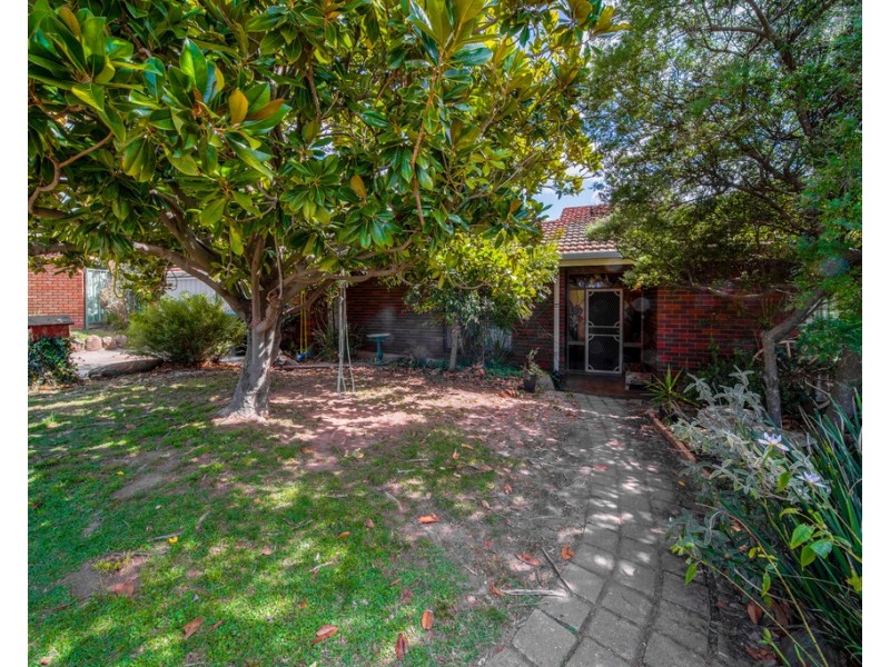 18 Bolton Drive, Kennington VIC 3550