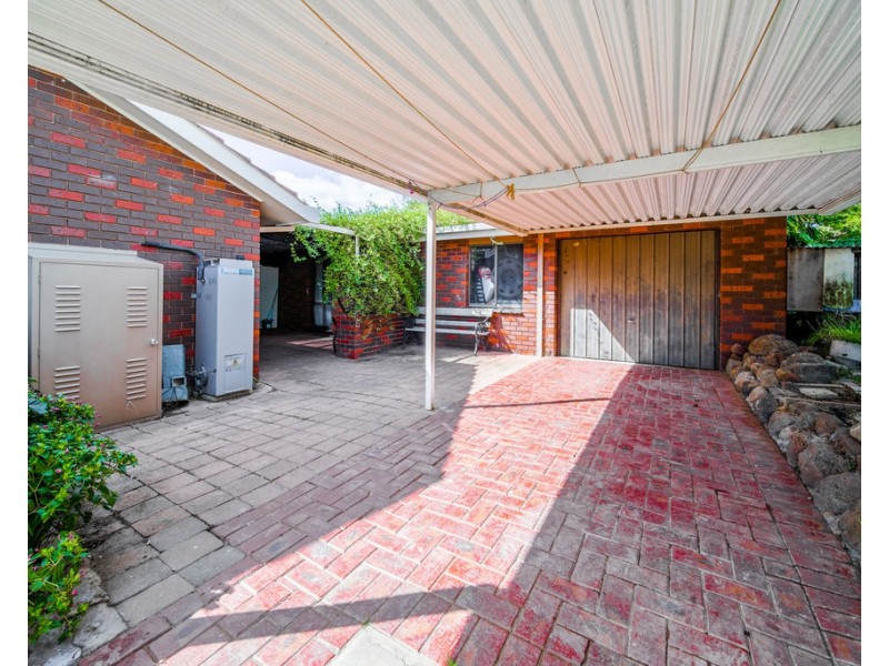 18 Bolton Drive, Kennington VIC 3550