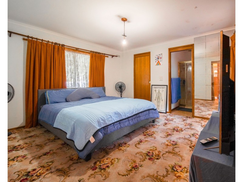 18 Bolton Drive, Kennington VIC 3550