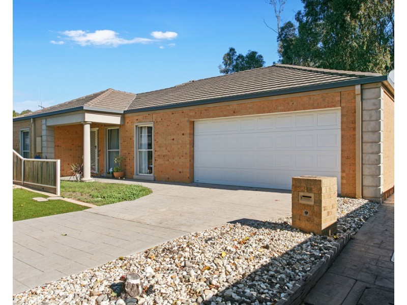 4 Miranda Close, Strathdale VIC 3550